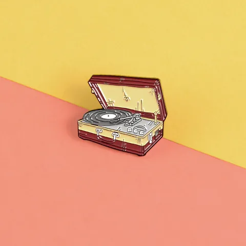Vintage Record Player Enamel Brooch Alloy CD Music Phonograph Lapel Pin Retro Handbag Backpack Decoration Gift For Music Lovers