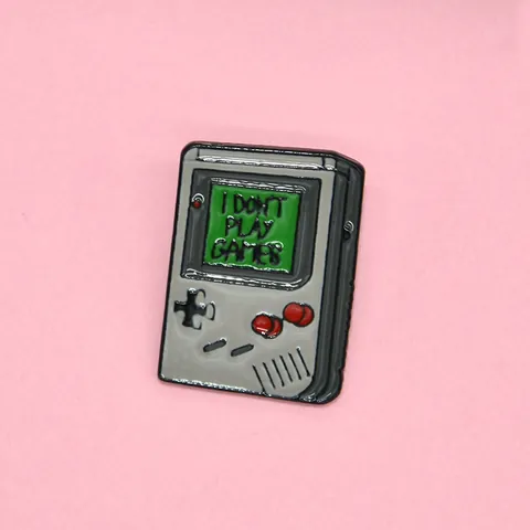 Spilla in Smalto a Forma di Console per Videogiochi Retrò in Lega per Unisex Bambini I Don't Play Games Distintivo Gioielli
