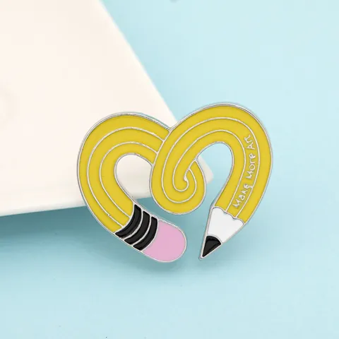 Spilla in Lega a Forma di Cuore Matita Smalto Make More Art Scritta per Artisti Insegnanti Studenti Gioielli Artistici Regalo