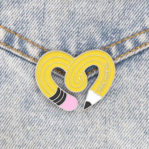 Spilla in Lega a Forma di Cuore Matita Smalto Make More Art Scritta per Artisti Insegnanti Studenti Gioielli Artistici Regalo