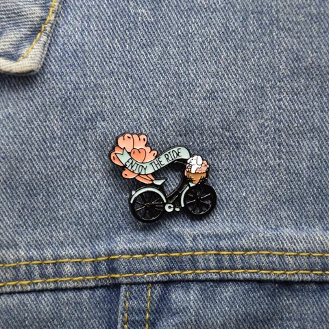 Creative Cartoon Bicycle White Dog Alloy Enamel Brooch Enjoy The Ride Lettering Fashion Badge Pin Lapel Jewelry Accessory