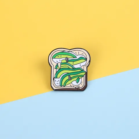 Spilla Creativa in Smalto all'Avocado Toast Pane dei Cartoni Animati Distintivo in Lega Decorazione Borsa Abbigliamento Unisex