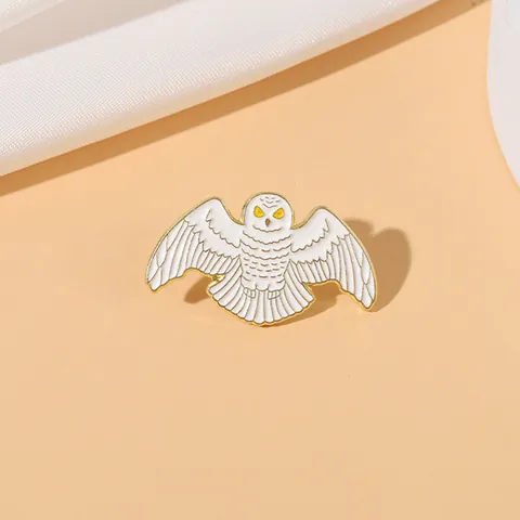 Cute Spreading Wings Owl Enamel Pin Alloy Cartoon Animal Brooch White Gold Plated Badge For Clothes Backpack Hat Decor
