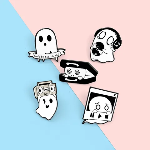 Cartoon Gespenst Legierung Emaille Brosche Musik Radio Kopfhörer Media Player Pins Abzeichen Für Kleidung Taschen Schmuck Zubehör Geschenk
