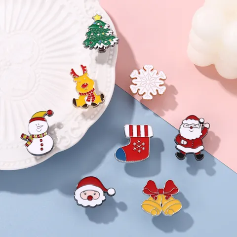 Cartoon Alloy Enamel Christmas Brooch Santa Claus Reindeer Snowman Xmas Tree Stocking Bell Snowflake Gingerbread Man Badge Pin Jewelry