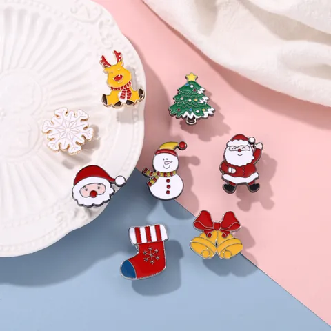 Cartoon Alloy Enamel Christmas Brooch Santa Claus Reindeer Snowman Xmas Tree Stocking Bell Snowflake Gingerbread Man Badge Pin Jewelry