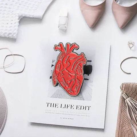 Kreative Rote Anatomische Herz Legierung Emaille Brosche Pin Medizinische Wissenschaft Kunst Abzeichen Für Arzt Krankenschwester