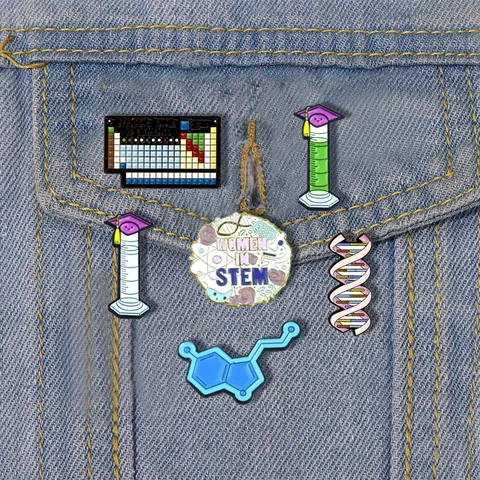 STEM Σμάλτο Καρφίτσες Σετ Κράμα Επιστήμη Χημεία Περιοδικός Πίνακας DNA Μοριακός Ογκομετρικός Κύλινδρος Γυναίκες στο STEM