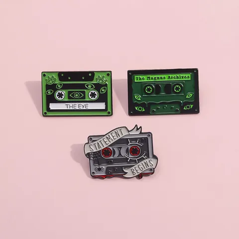 Pins en Émail Cassette Audio Rétro The Magnus Archives Pour Sac À Dos Vêtements Décor Alliage de Zinc Œil Toile d'Araignée Horreur Bijoux