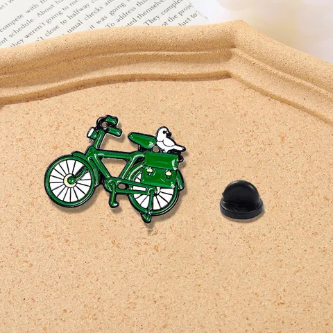 Vintage Nostalgic Cartoon Enamel Pin Alloy Brooch Retro Green Army Cap Postbox Bicycle Messenger Bag Badge For Clothes