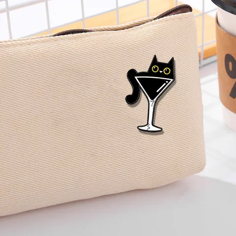 Süße Schwarze Katze Emaille Brosche Pin Legierung Tropföl Fischglas Martini Glas Abzeichen Für Rucksack Kleidung Deko