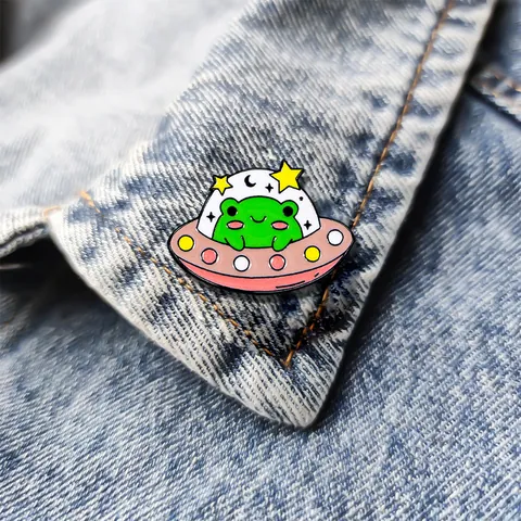 Pin de Esmalte de Rana Espacial Lindo Astronauta Cohete UFO Broche de Metal Insignia Para Mochila Ropa Joyería Unisex Regalo