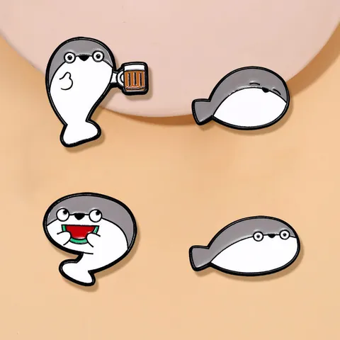 Simpatica Spilla in Smalto a Forma di Pesce Sacabambaspis Cartone Animato Meme in Lega di Zinco Divertente Stile Giapponese Kawaii Distintivo Creatura Marina Per Vestiti Borse Gioielli Unisex