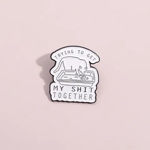 Lustige Katze Emaille Pin Trying To Get My Shit Together Humorvolle Legierung Brosche Revers Abzeichen Für Kleidung Tasche