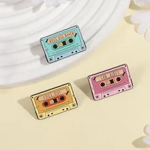 Broche en Alliage de Zinc Émaillé Cassette Rétro Slogan Personnalisé Chill Out Sad Vibes Épinglette pour Sac à Dos Chapeau Accessoires Bijoux Cadeau