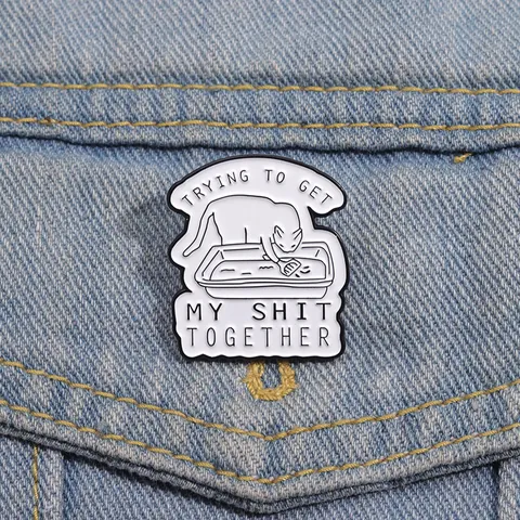 Lustige Katze Emaille Pin Trying To Get My Shit Together Humorvolle Legierung Brosche Revers Abzeichen Für Kleidung Tasche