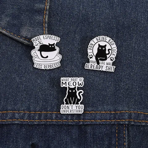 Humoristische Zwarte Kat Emaille Broche Grappige Meow Citaat Espresso Bad Luck Metalen Badge Voor Kleding Rugzak Hoed