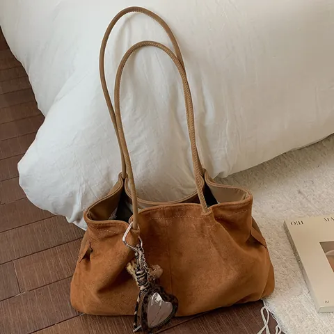 Sac Fourre-tout Rétro Grande Capacité pour Femme Cuir PU Suède Sac à Épaule Avec Pendentif Coeur Léopard Mode Bureau Travail