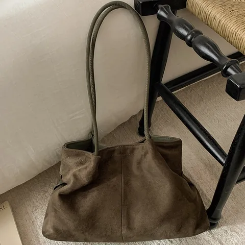 Sac Fourre-tout Rétro Grande Capacité pour Femme Cuir PU Suède Sac à Épaule Avec Pendentif Coeur Léopard Mode Bureau Travail