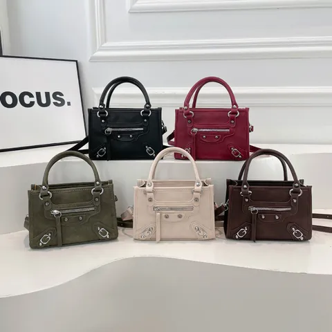 Bolso De Mano Para Mujer Estilo Moto Remaches Borla Cuero PU Hombro Bolso Bandolera Vintage Chic Estilo Punk Bolso Pequeño