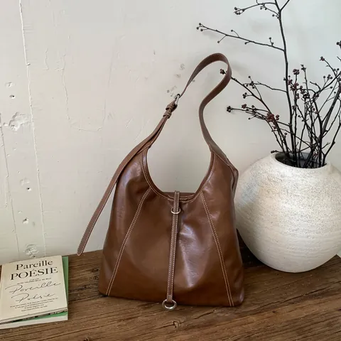 Große Kapazität PU Leder Tote Bag Retro Hobo Umhängetasche Kontrastnähte Metallring Verstellbarer Riemen Pendler Handtasche
