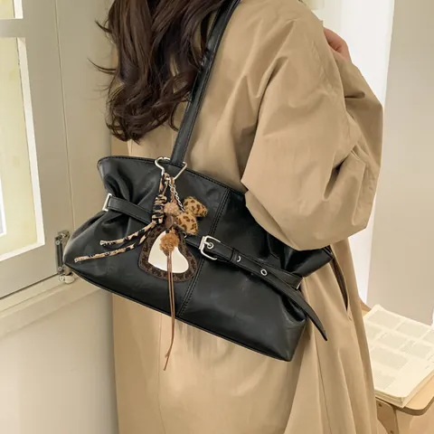 Sac à Épaule en Cuir PU Vintage Pour Femmes Sac Sous les Bras Plissé Rétro Avec Pendentif Cœur Léopard Sac Cabas Boucle Sac à Main Navette Quotidien