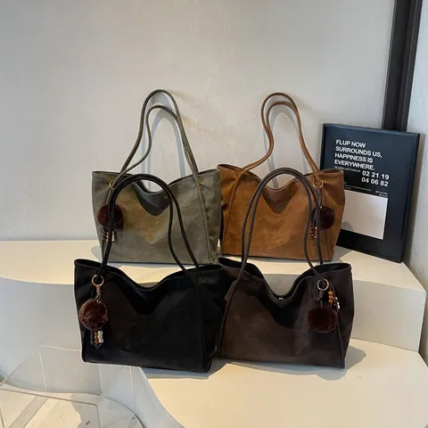 Grand Sac Cabas Femme en PU Mat Texture Daim Simple Sac à Épaule pour Trajet Quotidien Avec Pendentif Pompon