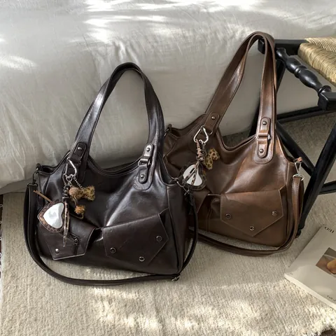 Vintage Grote Capaciteit PU Leren Tote Bag Voor Vrouwen Retro Multi Pocket Schoudertas Klinknagels Commuter Handtas Met Hanger