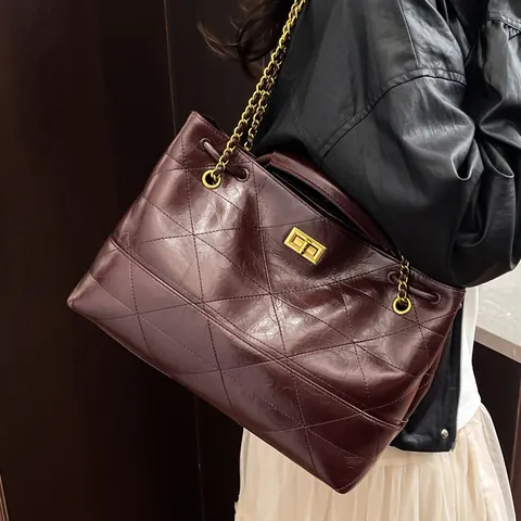 Vintage Gewatteerde PU Leren Tote Tas Vrouwen Grote Capaciteit Ketting Schoudertas Goud Metalen Draaislot Kantoor Handtas