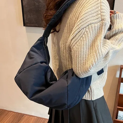 Borsa a Tracolla Gonfia in Nylon da Donna di Grande Capacità Casual Mezzaluna Dumpling Bag Quotidiana Invernale a Spalla