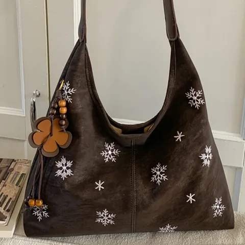 Borsa Tote da Donna con Ricamo a Fiocco di Neve Grande Capacità Retro in Pelle PU Hobo Borsa Sottobraccio con Ciondolo a Fiore