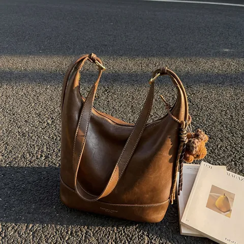 Women Vintage PU Leather Hobo Bag Large Capacity Shoulder Bag With Teddy Bear Pendant Solid Color Contrast Stitching Fashion Bag