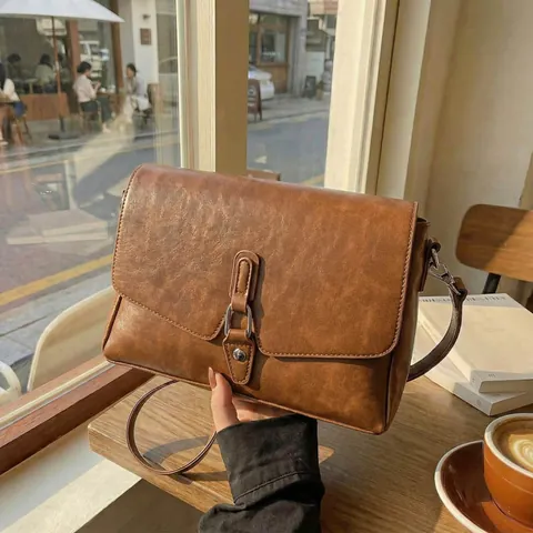 Minimalistische PU Leder Klappdeckel Umhängetasche Für Damen Retro Quadratische Schultertasche Vielseitige Mode Messenger Tasche
