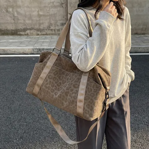 Borsa da Viaggio Leopardata da Donna Grande Capacità in Pelle PU Urban Semplice Borsa a Tracolla Casual Palestra Borsa a Mano per Weekend