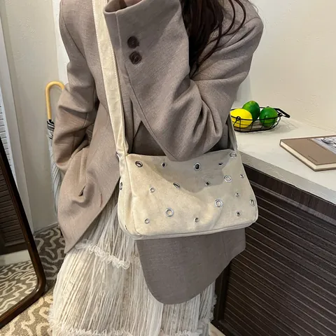 Bolso Baguette de Gamuza Vintage para Mujer Con Decoración de Ojales Plateados Color Sólido Bolso Bandolera Versátil Diario