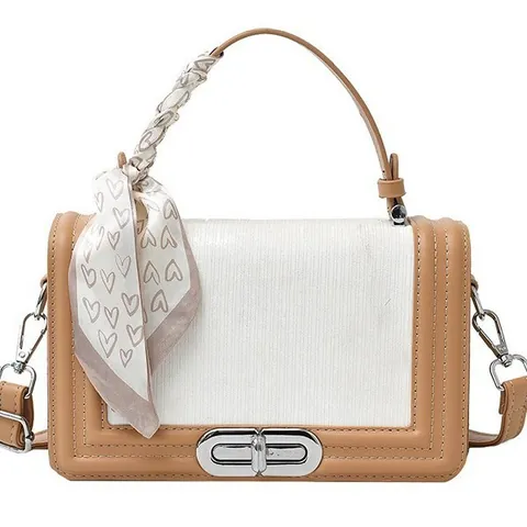 Sac Bandoulière Élégant en Cuir PU pour Femmes Petit Sac à Main Carré Avec Décoration Foulard en Satin Imprimé Cœur Sac à Épaule