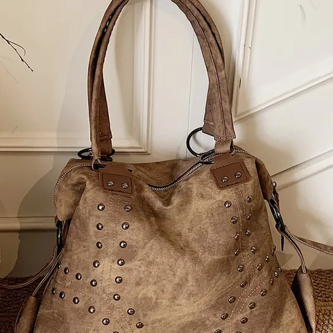 Women Vintage Rivet Tote Bag PU Leather Large Capacity Shoulder Bag Retro Urban Simplicity Daily Satchel Work Purse