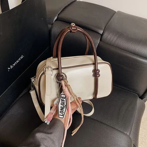 Sac Boston Rétro Pour Femmes En Cuir PU Décontracté Couleur Contrastée Sac Bowling Avec Pendentif Décoratif Sac À Bandoulière