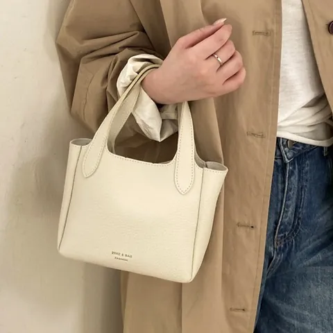 Sac Seau pour Femmes en Cuir PU Grain Litchi Minimaliste Couleur Unie Sac Bandoulière Avec Charme Ours en Peluche Quotidien