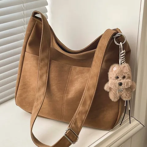 Borsa a Spalla Hobo Vintage di Grande Capacità Donna Retro Opaca in Pelle PU Tote Bag Pendolare Quotidiano Con Ciondolo a Orso