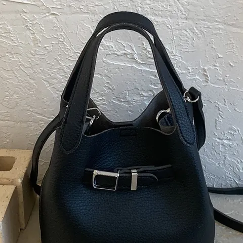 Women Lychee Grain PU Leather Bucket Bag Minimalist Shoulder Crossbody Bag With Cute Charm Daily Fashion Handbag