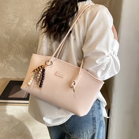 Bolso de Mano Minimalista de Cuero PU para Mujer Bolso de Hombro de Gran Capacidad Con Colgante de Cuentas Elegante Color Sólido Diario