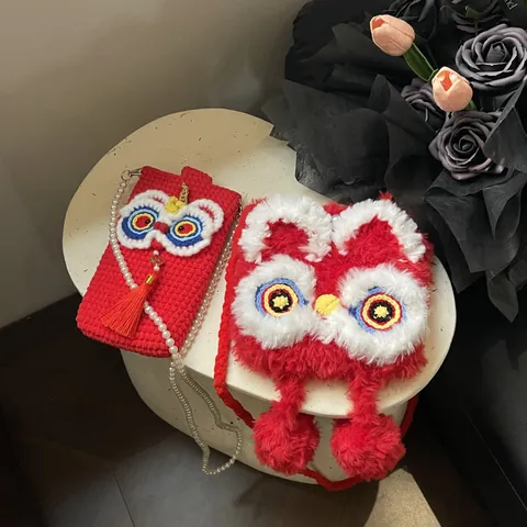 Borsa a Tracolla Festiva Rossa con Danza del Leone Cinese Lavorata a Maglia in Peluche Carina Borsa per Cellulare Fatta a Mano con Tracolla di Künstliche Perle e Nappa