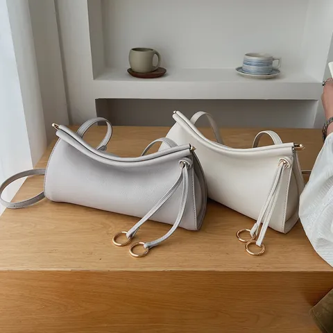 Bolso de axila de cuero PU granulado vintage para mujer Elegante bolso de hombro cruzado para conmutar con herrajes dorados Color sólido