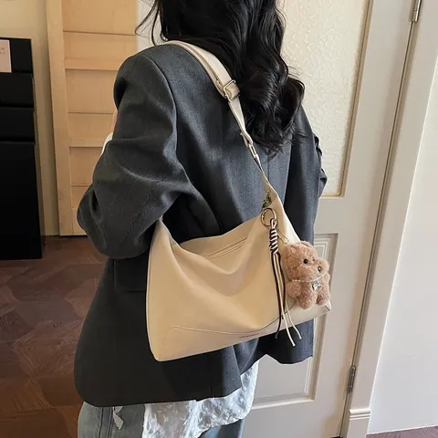 Borsa Hobo Vintage in Pelle PU Opaca per Donna Grande Capacità Borsa a Tracolla Con Ciondolo in Peluche Borsa Crossbody Versatile per Tutti i Giorni
