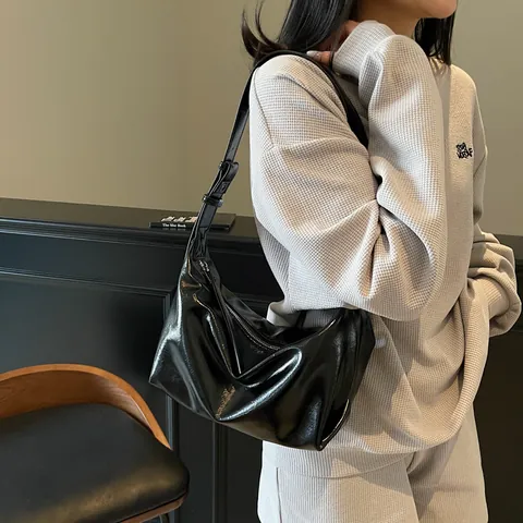 Borsa a Spalla da Donna in Pelle PU Retro Grande Capacità Borsa Hobo a Mezzaluna Urbano Semplice Pendolare Borsa a Tracolla