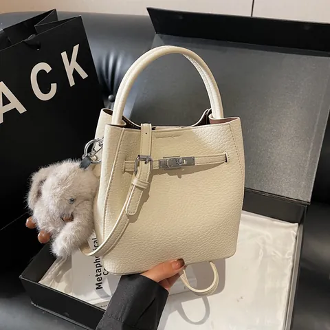 Women's Lychee Pattern PU Leather Bucket Bag Elegant Crossbody Shoulder Bag With Plush Rabbit Pendant Lock Handbag