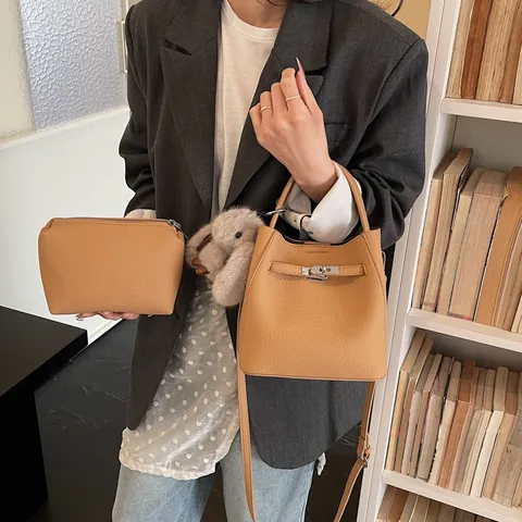 Women's Lychee Pattern PU Leather Bucket Bag Elegant Crossbody Shoulder Bag With Plush Rabbit Pendant Lock Handbag