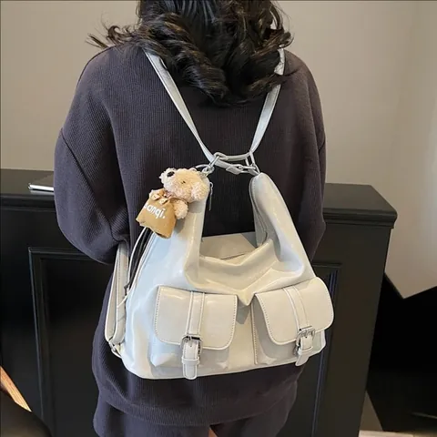 Damen Große Kapazität PU Leder Umhängetasche Mode Koreanische Hobo Tasche Mit Süßem Bärenanhänger Täglicher Pendler Rucksack