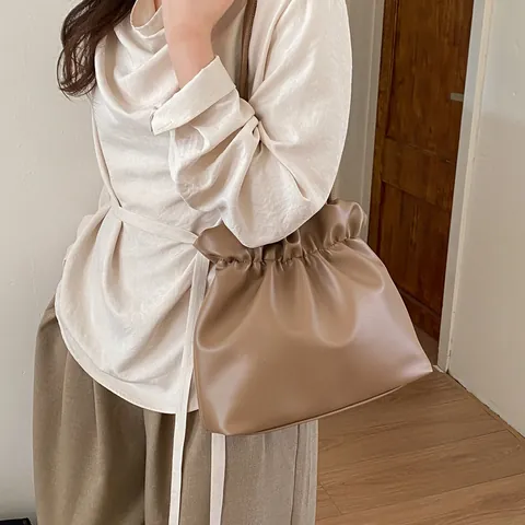 Minimalist Pleated PU Leather Bucket Bag For Women Korean Fashion Large Capacity Shoulder Bag Cloud Pouch Daily Commute Bag